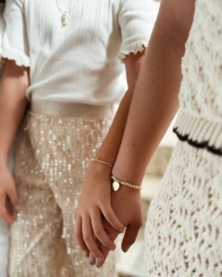 Colección Amor Eterno💕🌸
Porque no hay amor más profundo, constante y verdadero que el de una madre.
Cada pieza de esta colección fue pensada como un tributo al vínculo que nunca se rompe, el amor que vive para siempre ♾️🌟
Disponible en nuestra página web www.luminisaccesorios.com