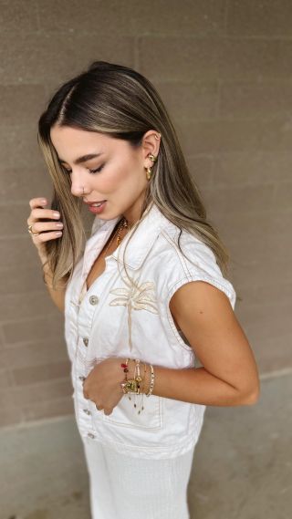 Nuevas Referencias ✨🌻🌼
Disponible ¡MAÑANA!
En nuestra Página web www.luminisaccesorios.com