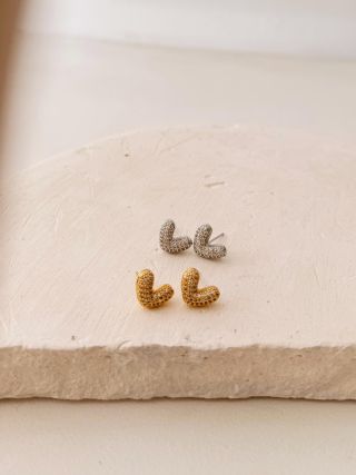 ✨ Nuestra colección de corazones siempre será ese básico esencial que no puede faltar ✨
Encuéntrala completa en www.luminisaccesorios.com 💛